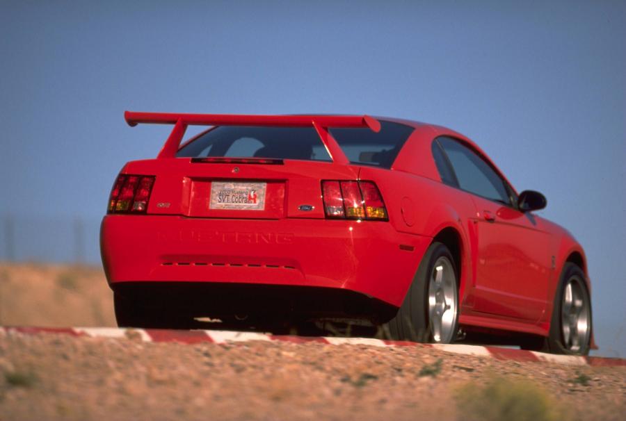  Ford Mustang SVT Cobra R 2000 года  (фото 24 из 128)